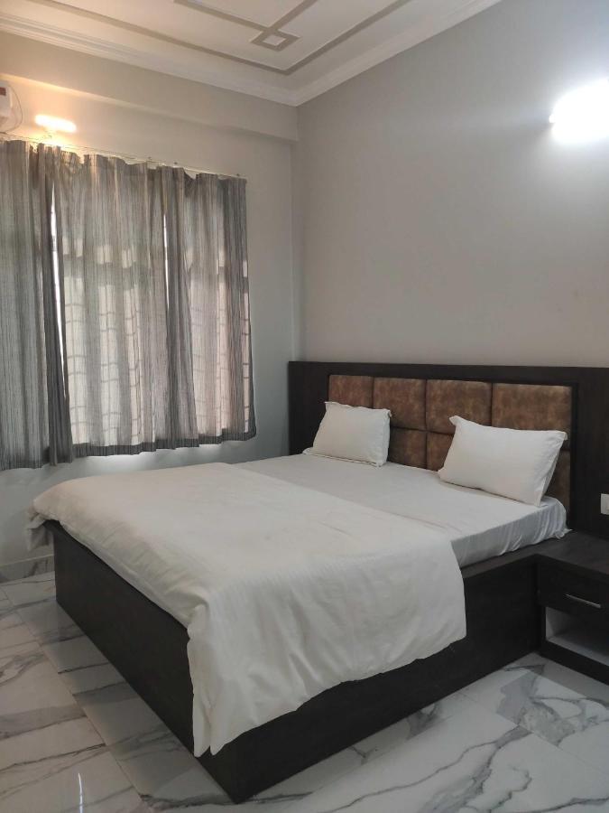Oyo 92169 Apple Leaf Banquet & Hotel Alīgarh 外观 照片