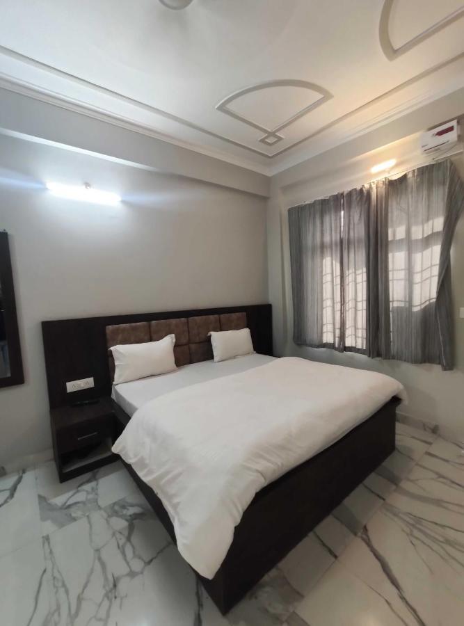 Oyo 92169 Apple Leaf Banquet & Hotel Alīgarh 外观 照片