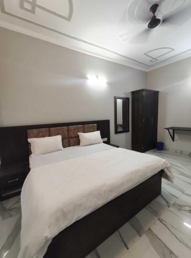 Oyo 92169 Apple Leaf Banquet & Hotel Alīgarh 外观 照片