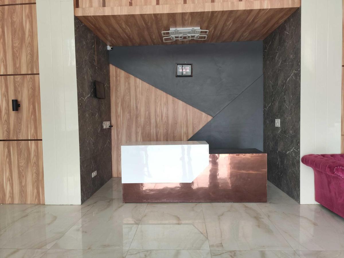Oyo 92169 Apple Leaf Banquet & Hotel Alīgarh 外观 照片
