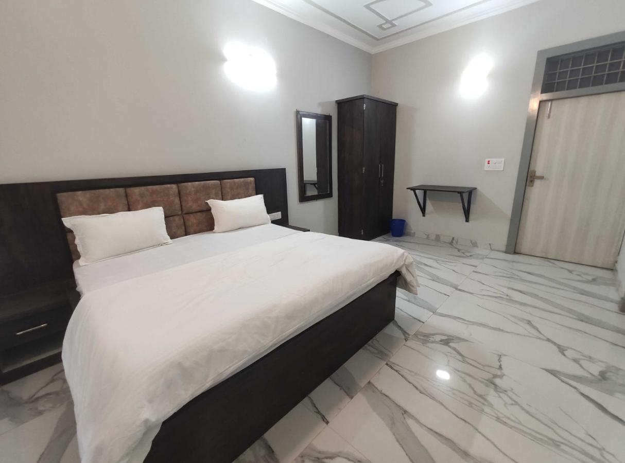 Oyo 92169 Apple Leaf Banquet & Hotel Alīgarh 外观 照片