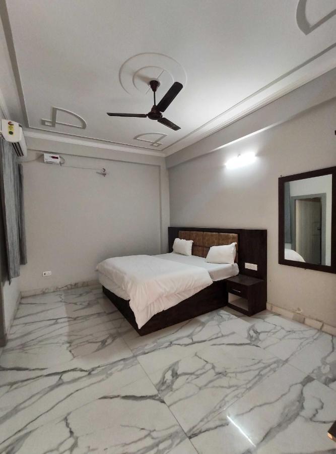 Oyo 92169 Apple Leaf Banquet & Hotel Alīgarh 外观 照片